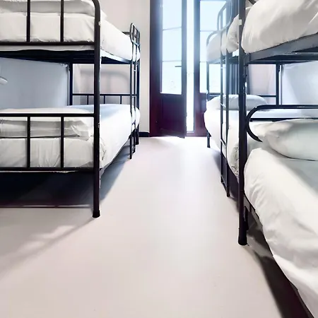 Ideal Youth Hostal *