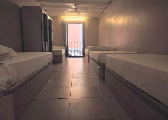 Malacuna Hostel *